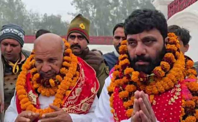 थावें मंदिर में चोरी के बाद सुना पड़ा था माता का दरबार,जदयू विधायक ने दिया मुकुट समेत पाँच आभूषण